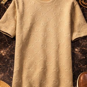 🎁 NOVIDADE 2026 Camiseta Texturizada GC Bege Clara Luxousa com caimento Perfeito Elegância e Destaque + FRETE GRÁTIS