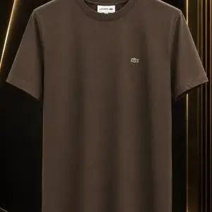 🎁 MEGA PROMOÇÃO Camiseta Lacoste Marrom Caimento Perfeito Elegância e Destaque + FRETE GRÁTIS