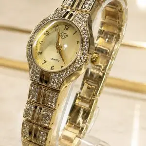 🎁 LANÇAMENTO Relógio Feminino DHP Dourado com Pedras Minimalismo e Sofisticação + Frete Grátis